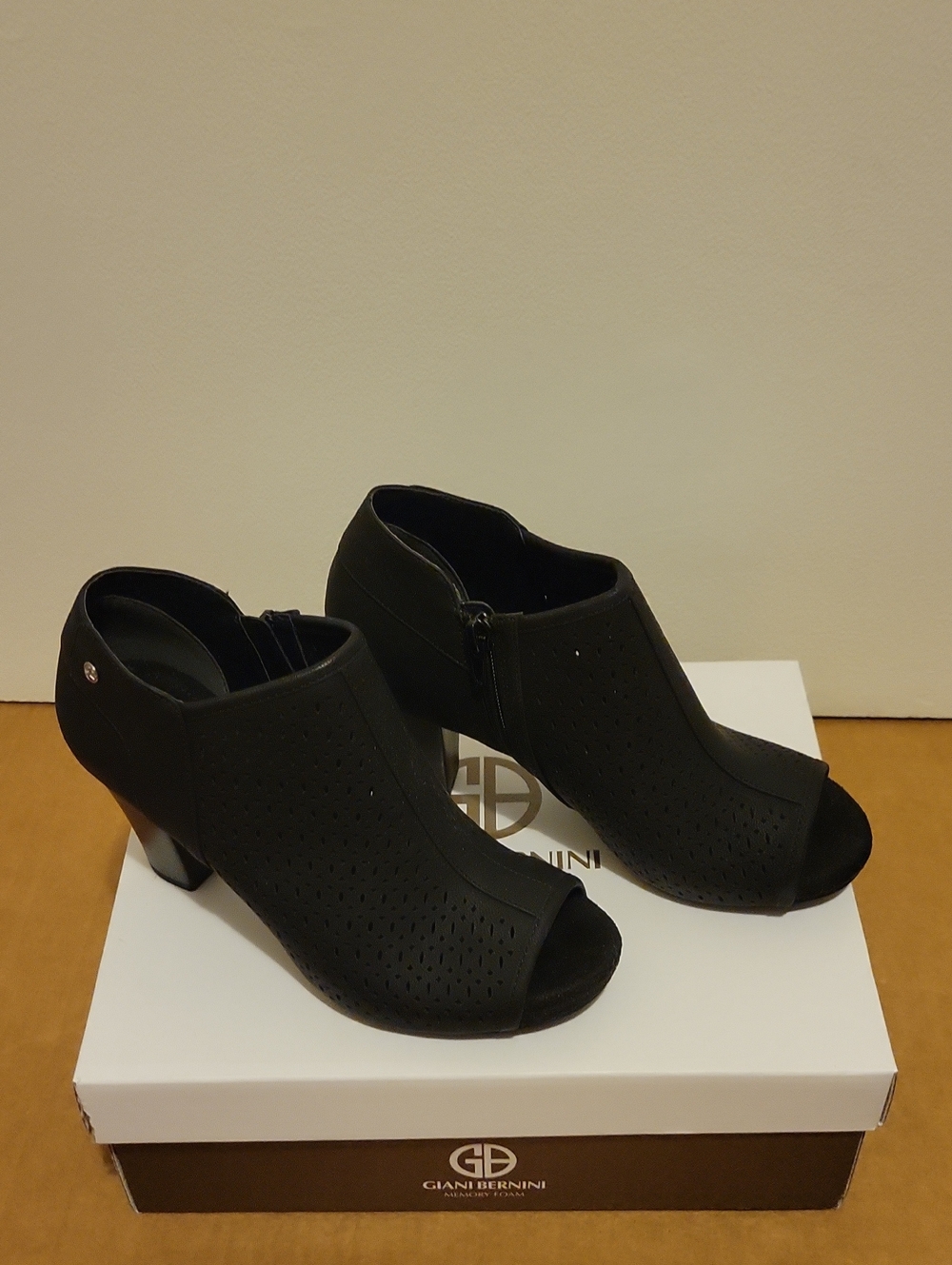 New In Box: Giani Bernini Angye Peep Toe Block Heel Zip-Up Ankle Bootie